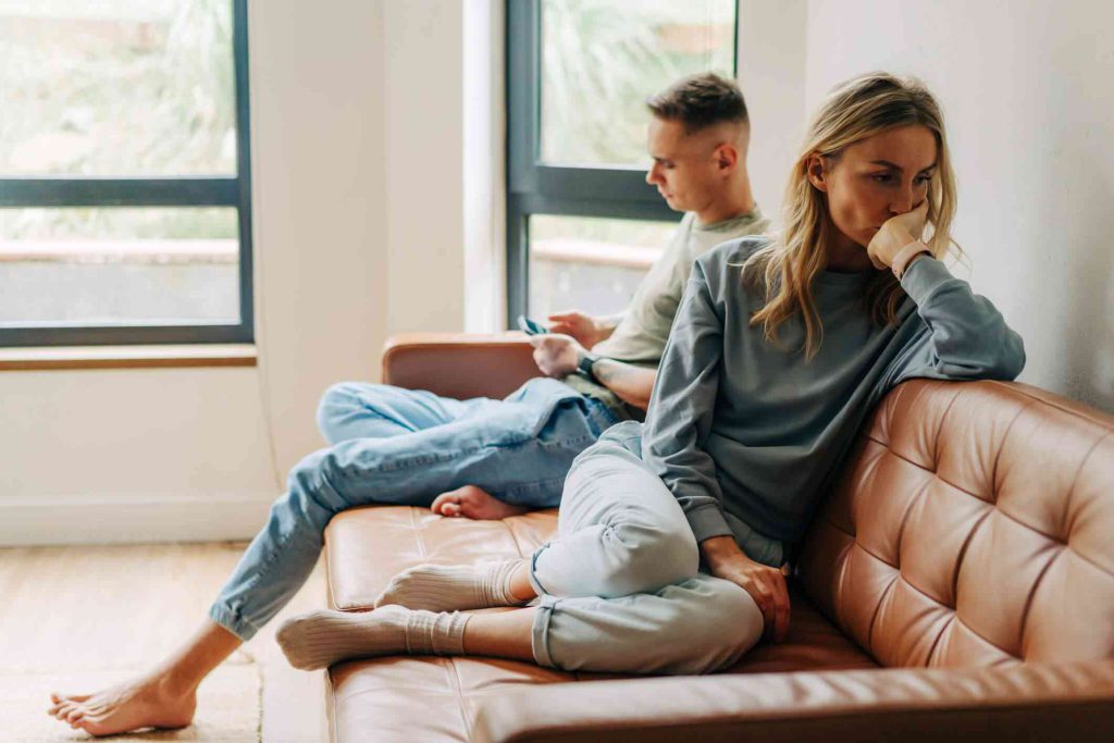 خیانت احساسی چیست و چرا آسیب‌زاست؟